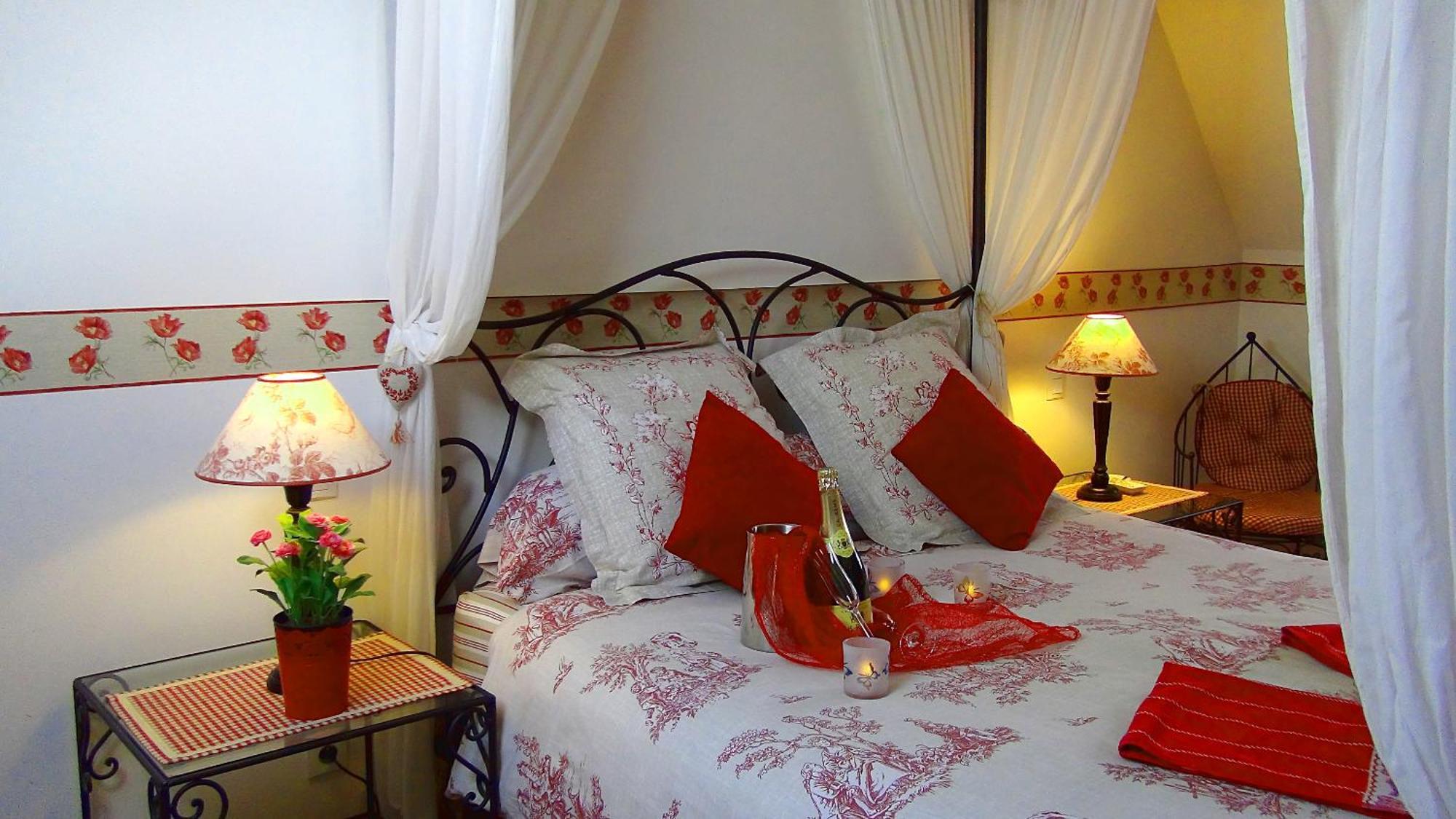 Le Clos Des Tilleuls D Day Home, Chambres D'Hotes, Suite Avec Sauna Privatif, Suite Avec Balneotherapie Privative, En Supplement Option Spa Bain A Remous La Vendelée Екстериор снимка