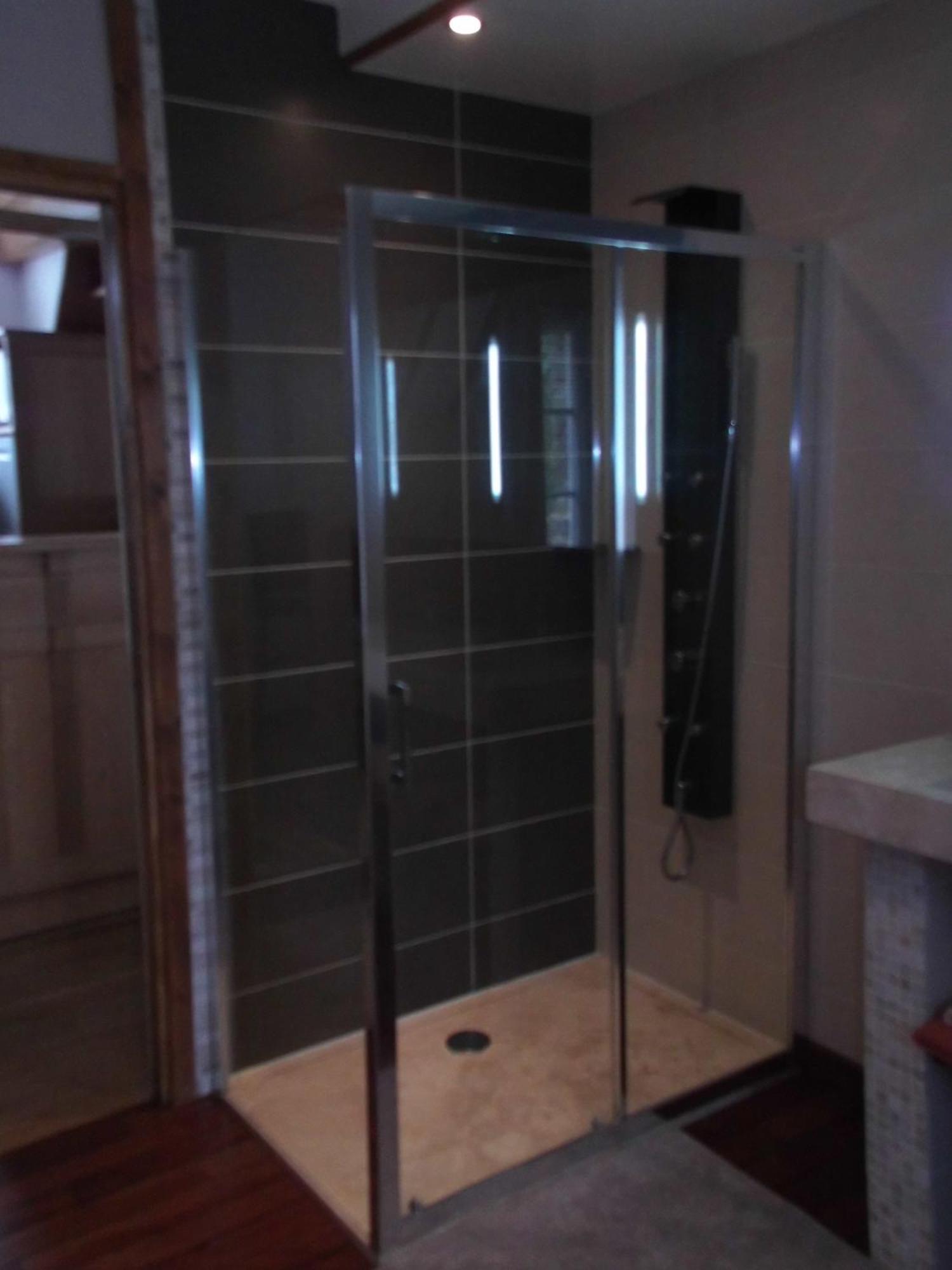 Le Clos Des Tilleuls D Day Home, Chambres D'Hotes, Suite Avec Sauna Privatif, Suite Avec Balneotherapie Privative, En Supplement Option Spa Bain A Remous La Vendelée Стая снимка