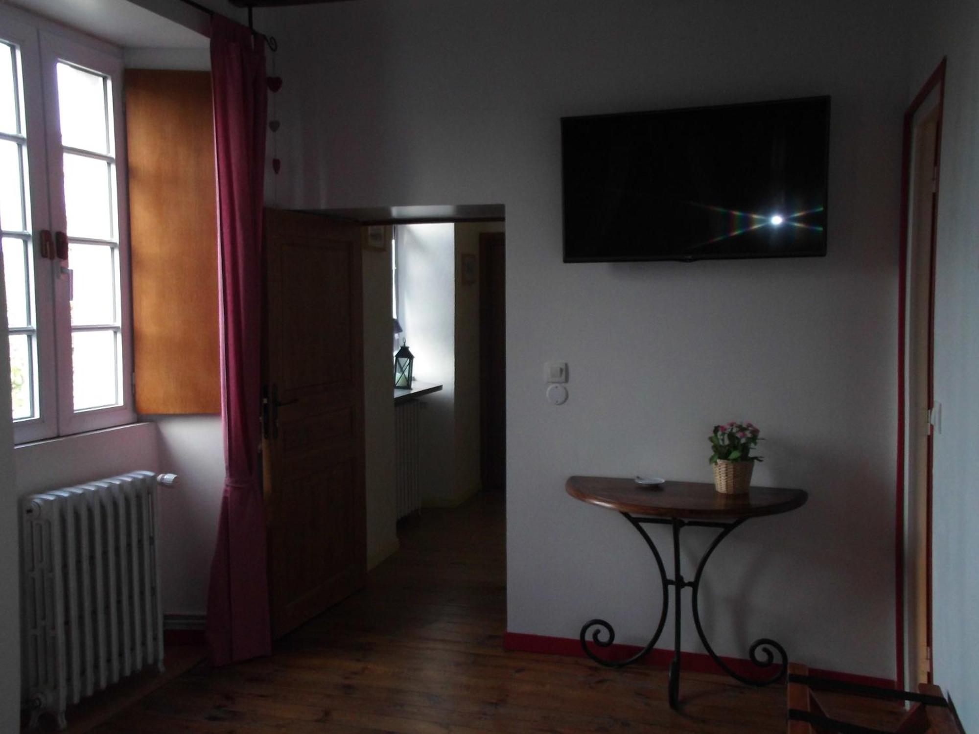 Le Clos Des Tilleuls D Day Home, Chambres D'Hotes, Suite Avec Sauna Privatif, Suite Avec Balneotherapie Privative, En Supplement Option Spa Bain A Remous La Vendelée Стая снимка