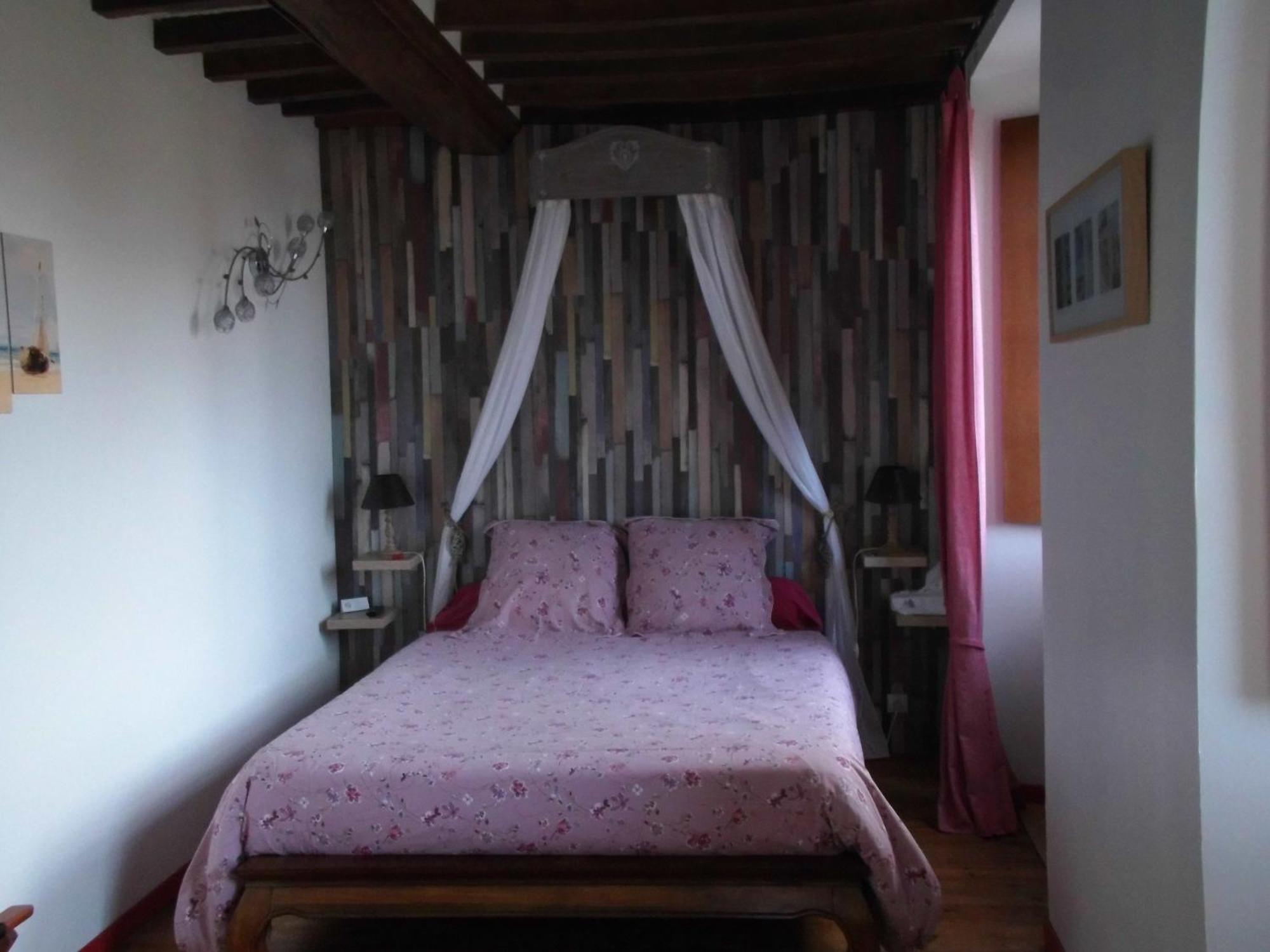 Le Clos Des Tilleuls D Day Home, Chambres D'Hotes, Suite Avec Sauna Privatif, Suite Avec Balneotherapie Privative, En Supplement Option Spa Bain A Remous La Vendelée Стая снимка