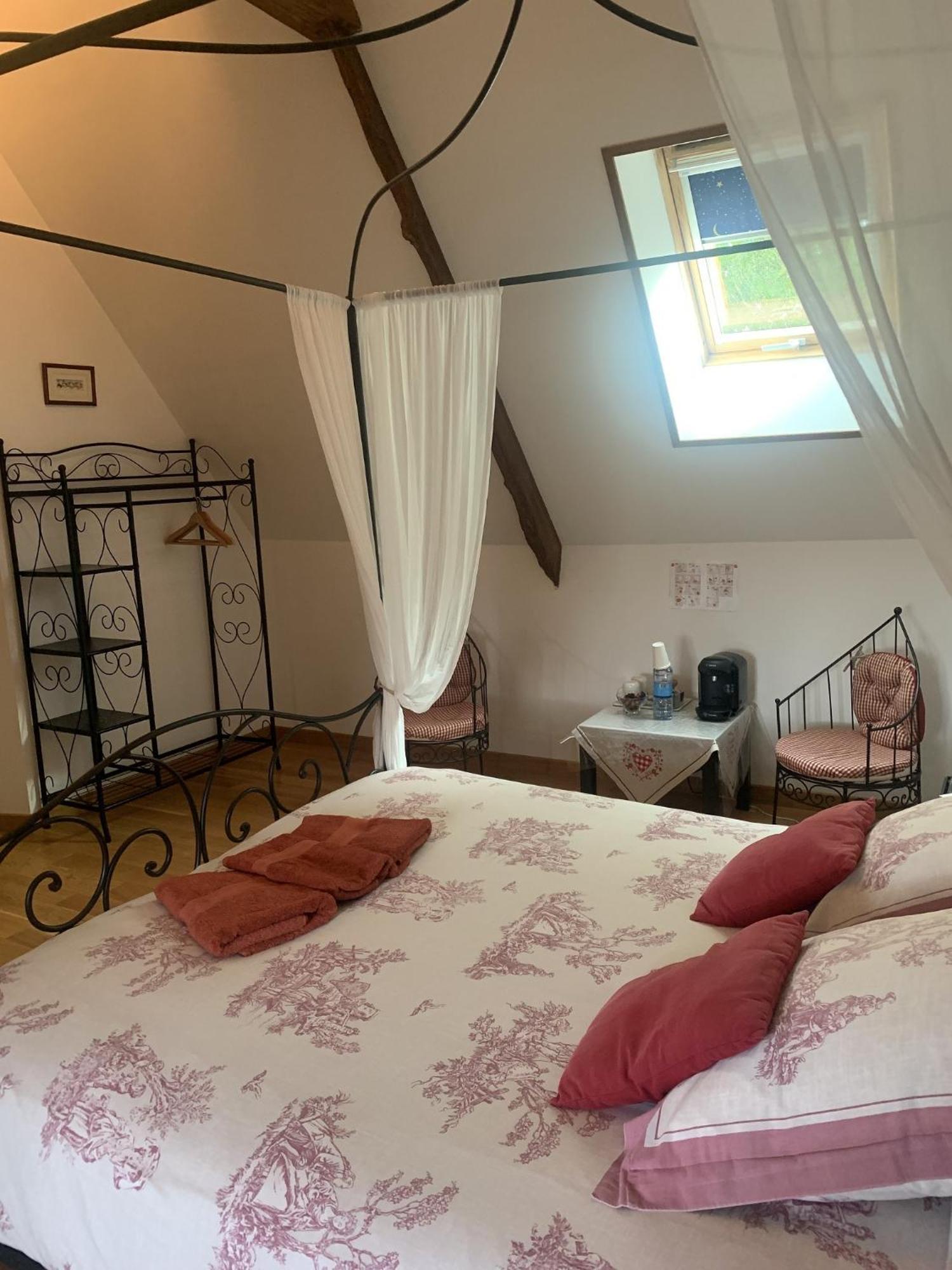 Le Clos Des Tilleuls D Day Home, Chambres D'Hotes, Suite Avec Sauna Privatif, Suite Avec Balneotherapie Privative, En Supplement Option Spa Bain A Remous La Vendelée Екстериор снимка
